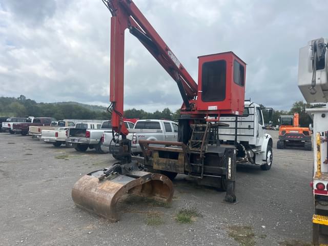 Image of Freightliner M2 106 equipment image 3