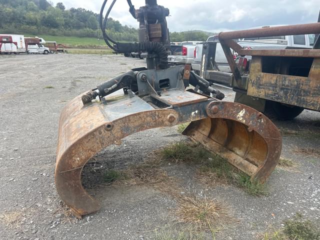 Image of Freightliner M2 106 equipment image 4