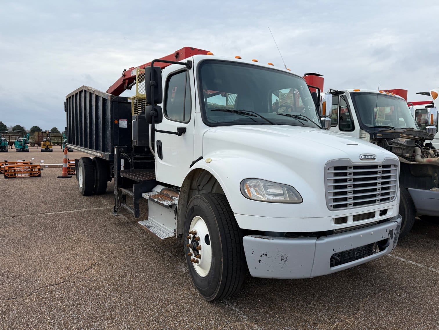 2016 Freightliner M2 106 Equipment Image0