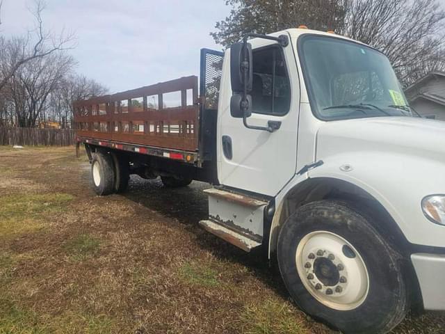 Image of Freightliner M2 106 equipment image 1