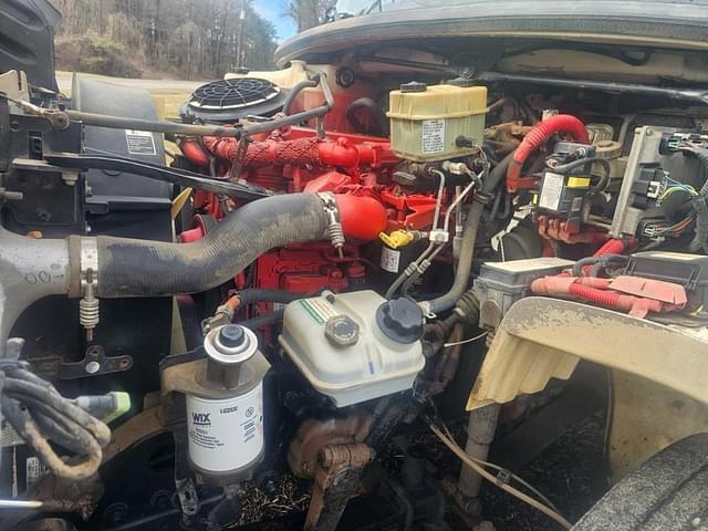 Image of Freightliner M2 106 equipment image 2