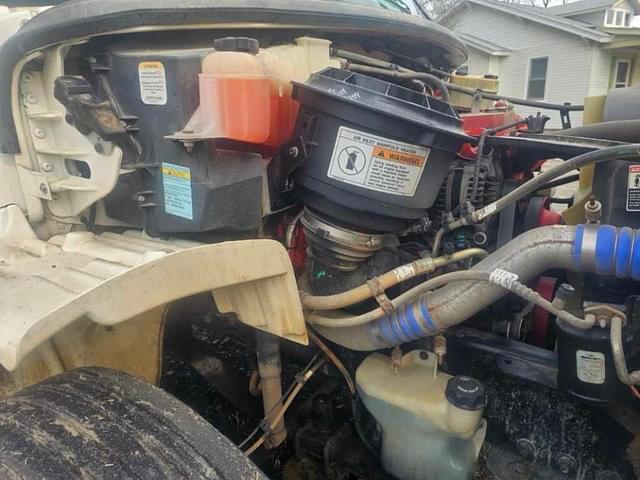 Image of Freightliner M2 106 equipment image 3