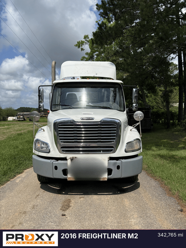 Image of Freightliner M2 112 equipment image 2