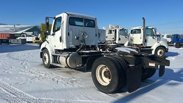 Image of Freightliner M2 112 equipment image 3