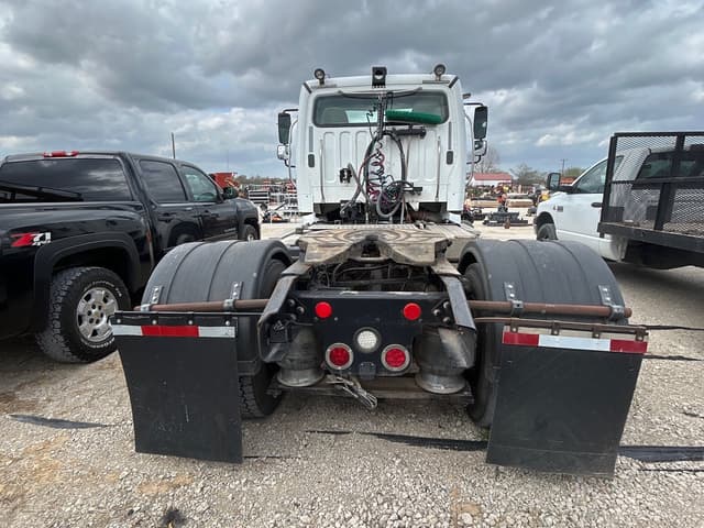 Image of Freightliner M2 112 equipment image 2