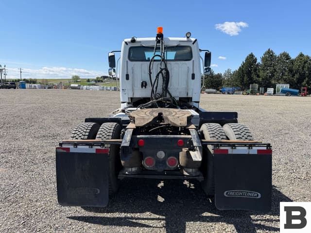 Image of Freightliner M2 equipment image 3