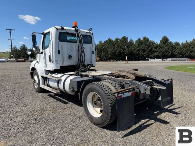 Image of Freightliner M2 equipment image 2