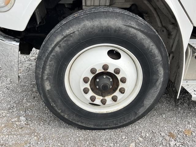 Image of Freightliner M2 equipment image 4