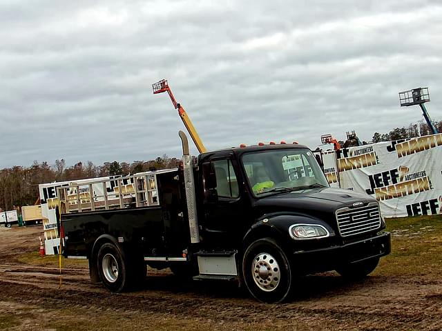 Image of Freightliner M2 equipment image 2