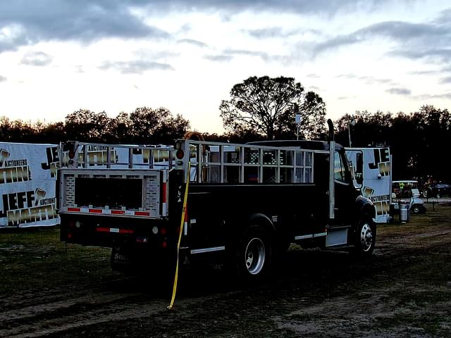 Image of Freightliner M2 equipment image 4