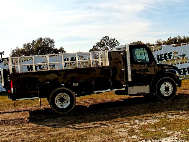 Image of Freightliner M2 equipment image 3