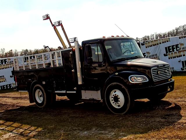 Image of Freightliner M2 equipment image 2