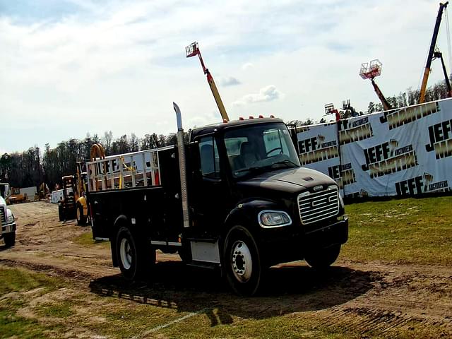 Image of Freightliner M2 equipment image 2