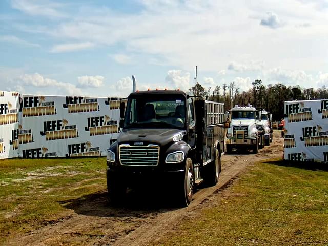 Image of Freightliner M2 equipment image 1