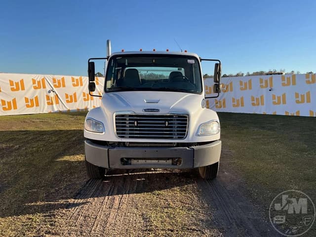 Image of Freightliner M2 equipment image 1