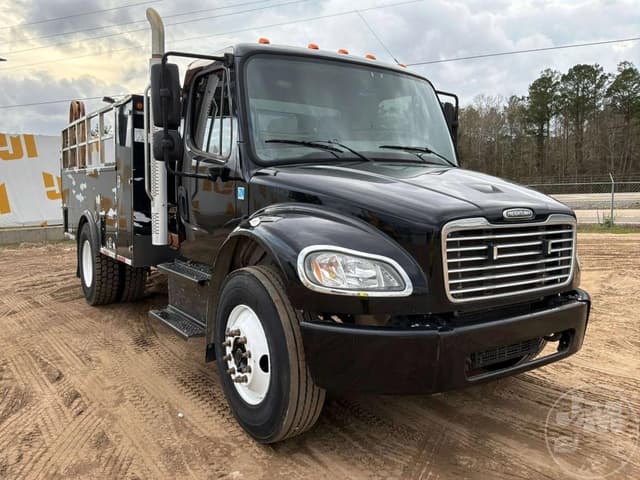 Image of Freightliner M2 equipment image 2