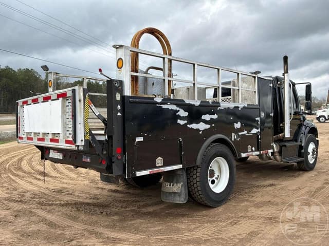 Image of Freightliner M2 equipment image 4