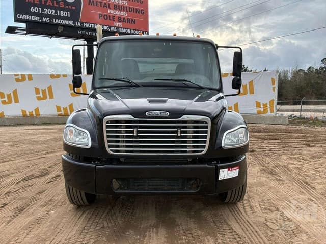 Image of Freightliner M2 equipment image 1