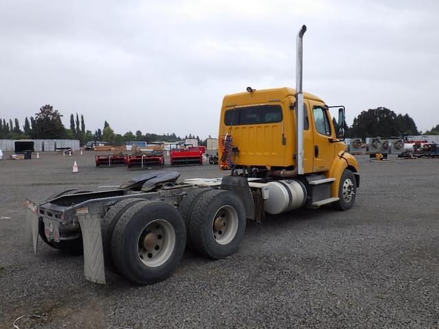 Image of Freightliner M2 equipment image 3