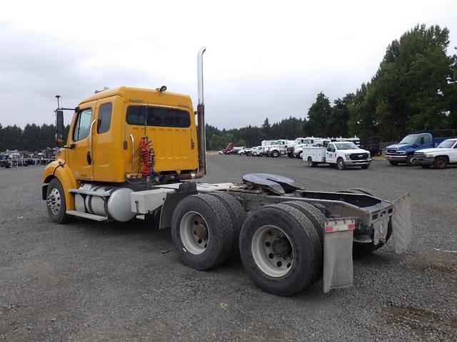Image of Freightliner M2 equipment image 4