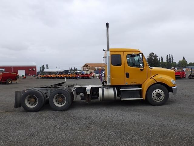 Image of Freightliner M2 equipment image 2