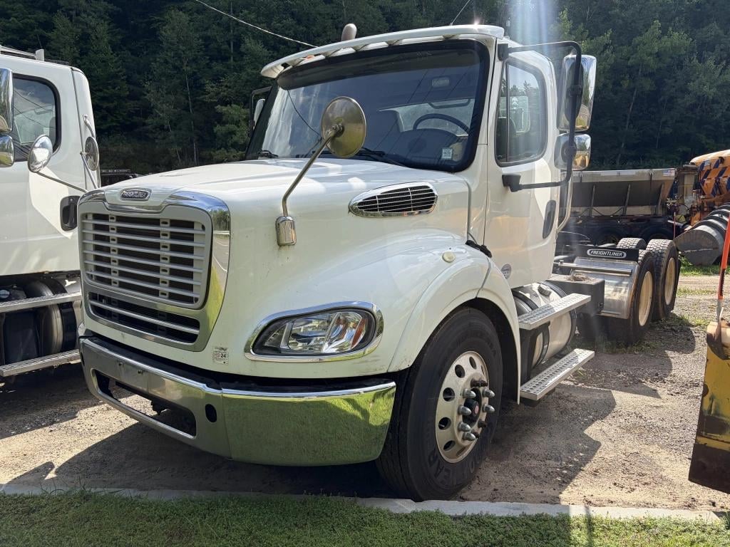 2016 Freightliner M2 Equipment Image0
