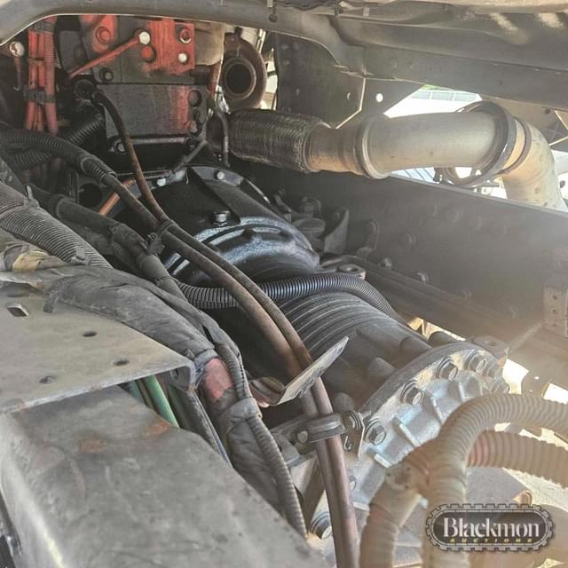 Image of Freightliner M2 equipment image 3