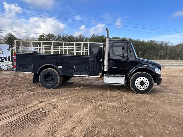 Image of Freightliner M2 equipment image 3