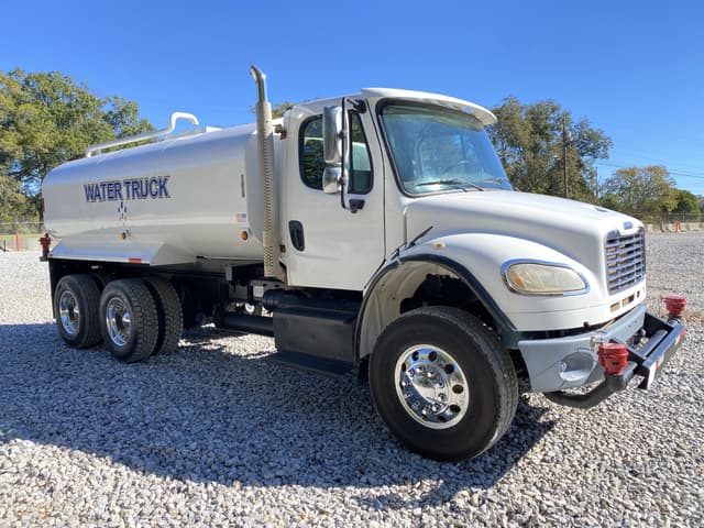 Image of Freightliner M2 equipment image 3