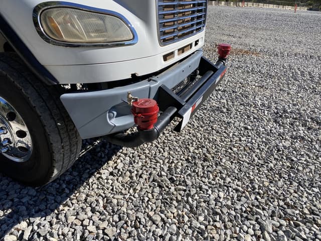 Image of Freightliner M2 equipment image 4