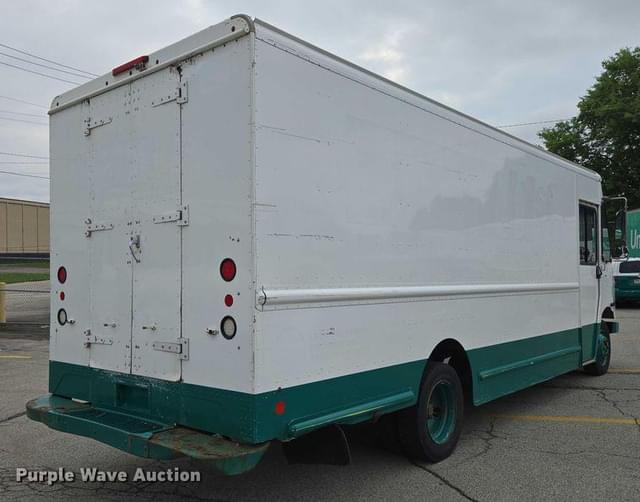 Image of Freightliner MT45 equipment image 4