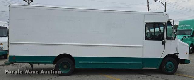 Image of Freightliner MT45 equipment image 3