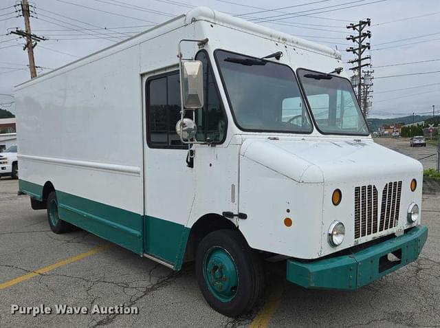 Image of Freightliner MT45 equipment image 2