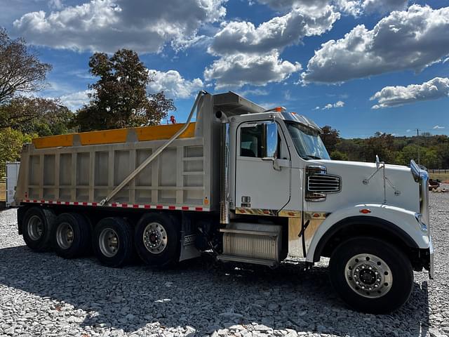 Image of Freightliner SD122 equipment image 3