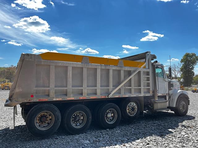 Image of Freightliner SD122 equipment image 3