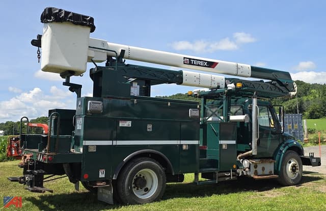 Image of Freightliner M2 106 equipment image 3
