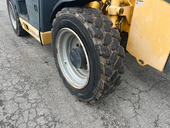 Image of Gehl DL9-44 equipment image 4