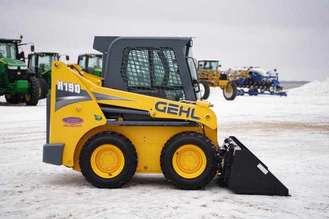 Image of Gehl R190 equipment image 3