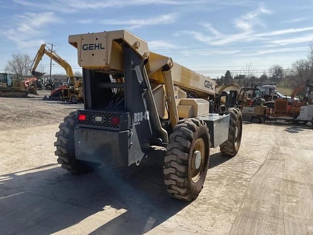 Image of Gehl RS8-42 equipment image 3