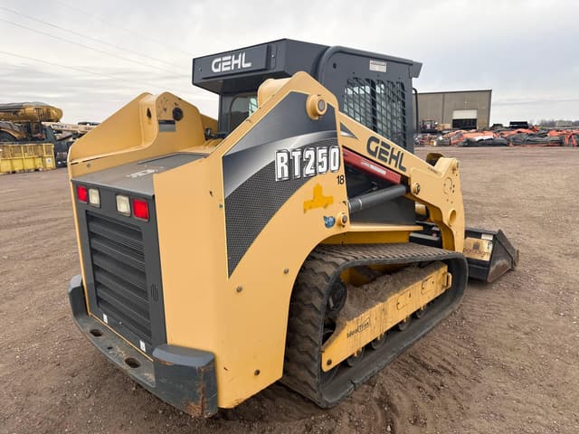 Image of Gehl RT250 equipment image 4