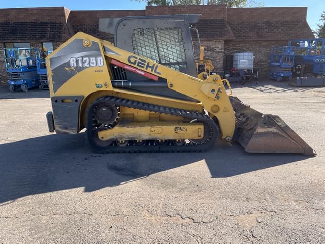 Image of Gehl RT250 equipment image 3