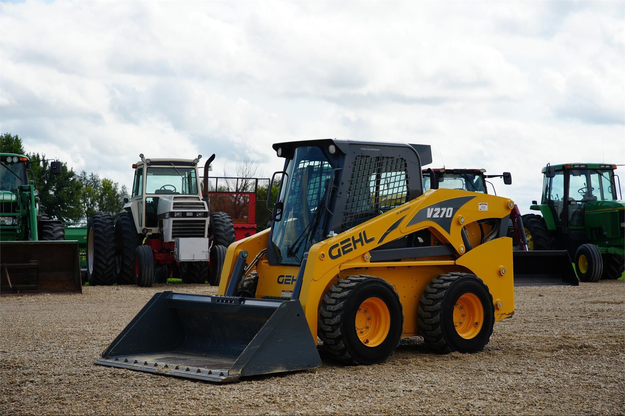 2016 Gehl V270 Equipment Image0