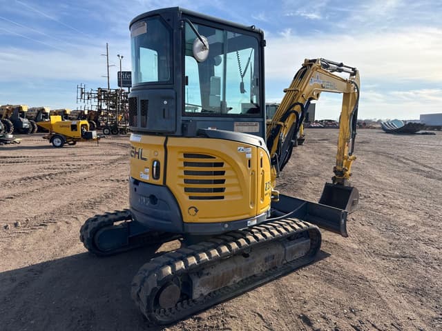 Image of Gehl Z35 equipment image 4