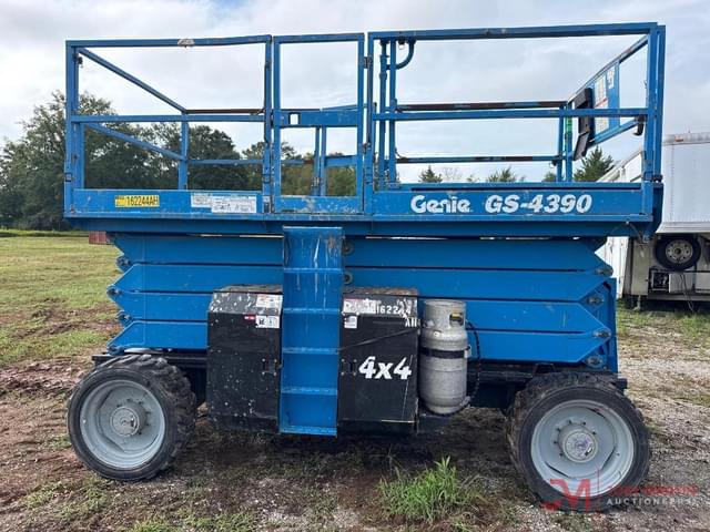 Image of Genie GS-4390 equipment image 1
