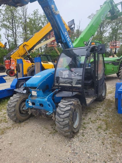 2016 Genie GTH-5519 Equipment Image0