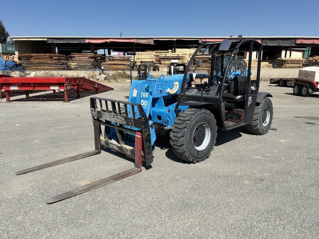 2016 Genie GTH-5519 Equipment Image0