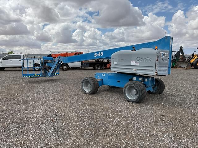 Image of Genie S-45 equipment image 3