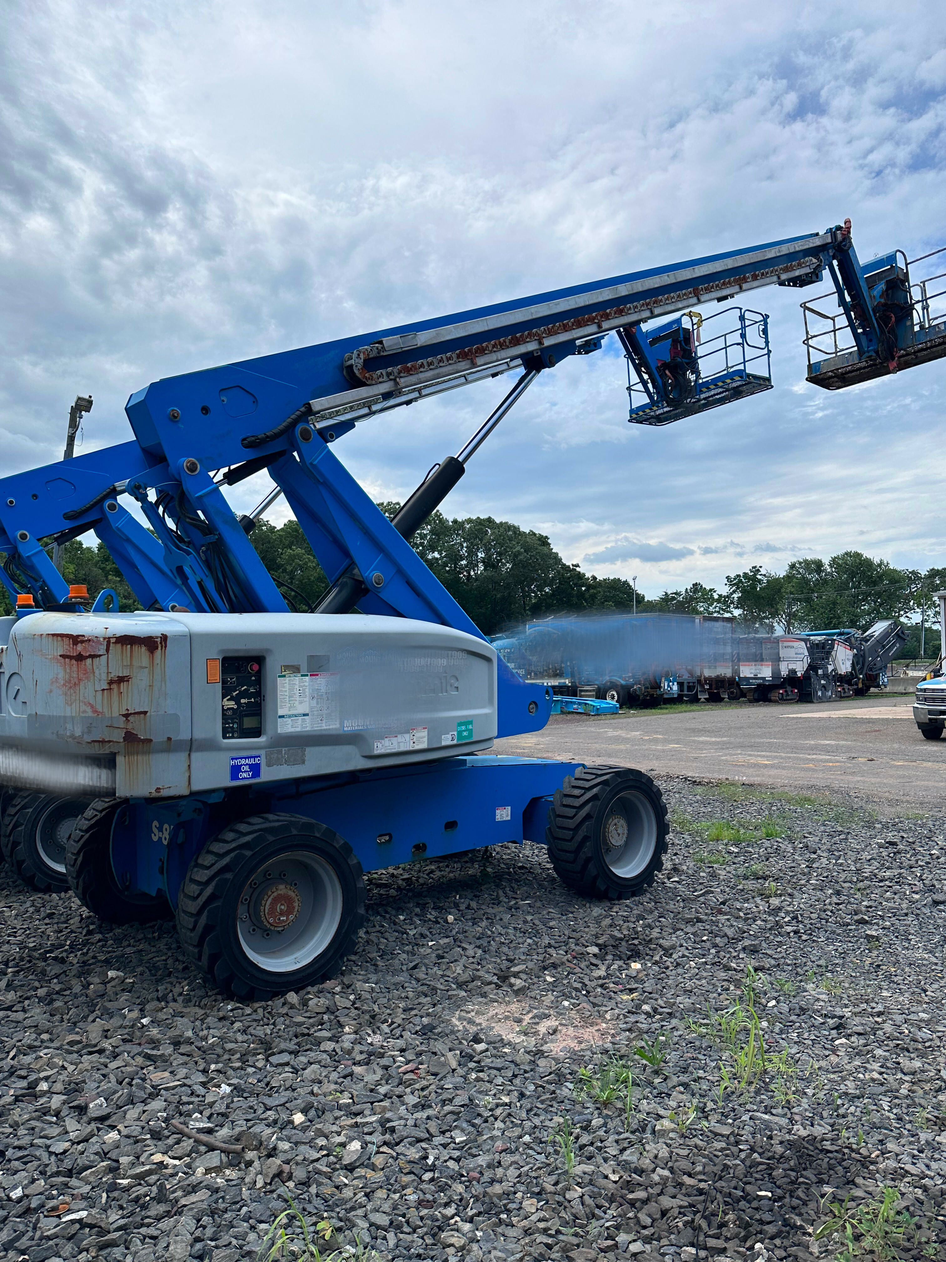 2016 Genie S-85 Equipment Image0