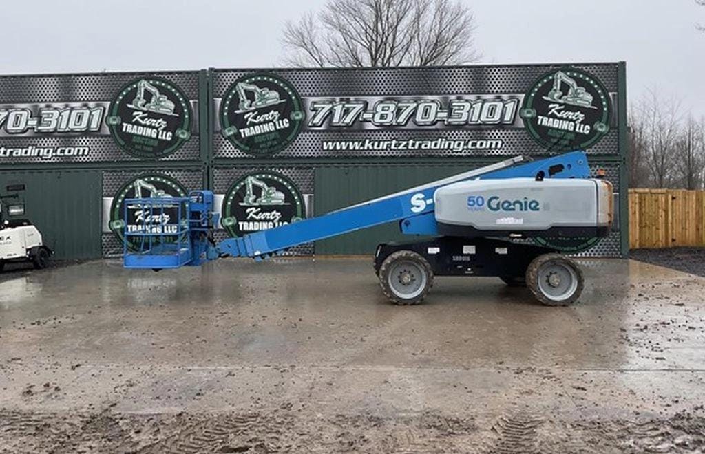 2016 Genie S-60X Equipment Image0