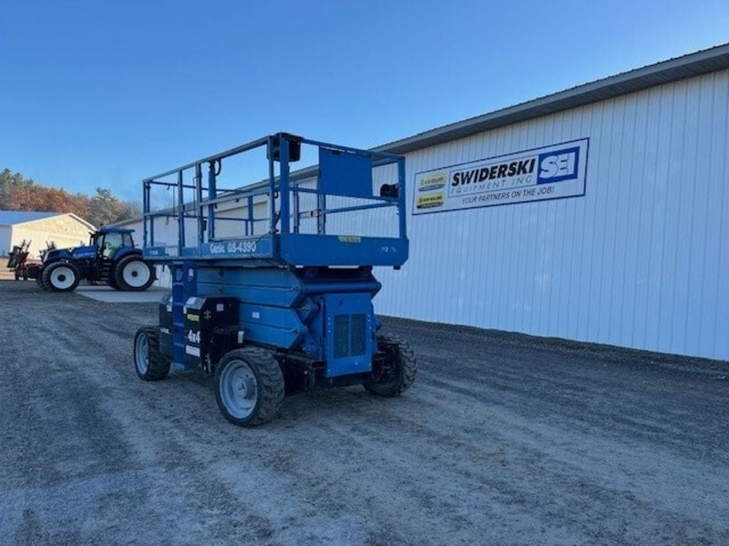 2016 Genie GS-4390 Equipment Image0